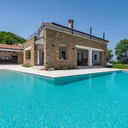 Padova For 12 Persons Near Motovun With 84 M2 Infinity Pool With Panoramic View & Beautiful Garden