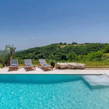 Padova For 12 Persons Near Motovun With 84 M2 Infinity Pool With Panoramic View & Beautiful Garden Villa