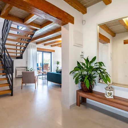 Padova For 12 Persons Near Motovun With 84 M2 Infinity Pool With Panoramic View & Beautiful Garden * Kascerga