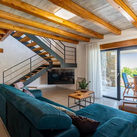 Padova For 12 Persons Near Motovun With 84 M2 Infinity Pool With Panoramic View & Beautiful Garden Villa Kascerga