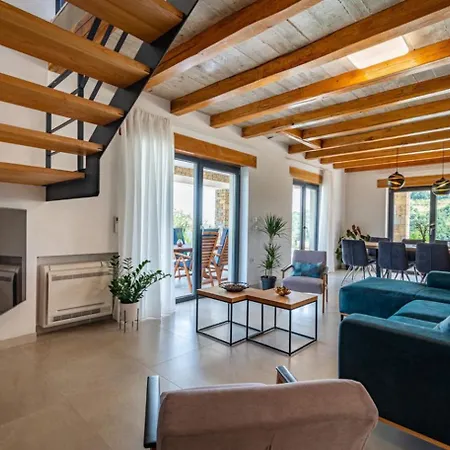 Villa Padova For 12 Persons Near Motovun With 84 M2 Infinity Pool With Panoramic View & Beautiful Garden