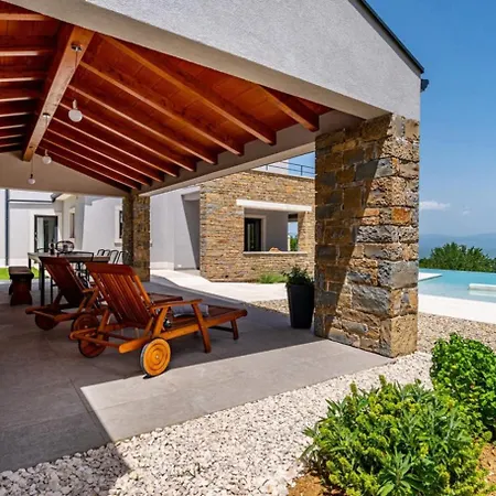 Padova For 12 Persons Near Motovun With 84 M2 Infinity Pool With Panoramic View & Beautiful Garden *