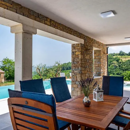 Villa Padova For 12 Persons Near Motovun With 84 M2 Infinity Pool With Panoramic View & Beautiful Garden Kascerga