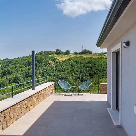 Padova For 12 Persons Near Motovun With 84 M2 Infinity Pool With Panoramic View & Beautiful Garden Kascerga