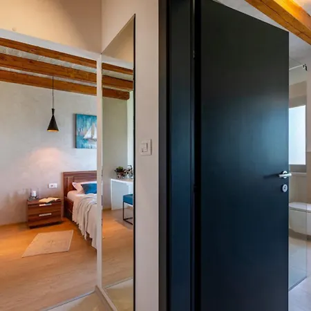Padova For 12 Persons Near Motovun With 84 M2 Infinity Pool With Panoramic View & Beautiful Garden