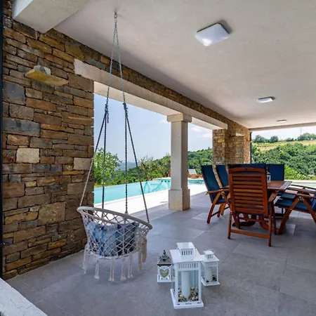 Padova For 12 Persons Near Motovun With 84 M2 Infinity Pool With Panoramic View & Beautiful Garden Kascerga