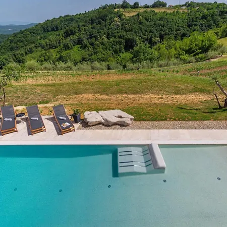 Padova For 12 Persons Near Motovun With 84 M2 Infinity Pool With Panoramic View & Beautiful Garden *