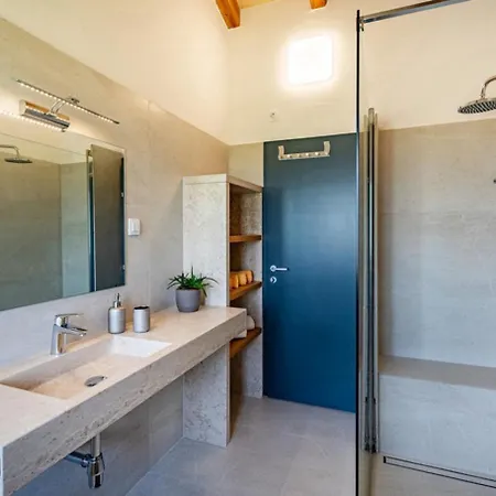 Padova For 12 Persons Near Motovun With 84 M2 Infinity Pool With Panoramic View & Beautiful Garden Villa Kascerga