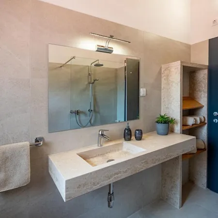 Padova For 12 Persons Near Motovun With 84 M2 Infinity Pool With Panoramic View & Beautiful Garden Kascerga