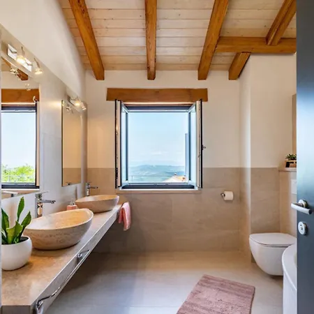 Padova For 12 Persons Near Motovun With 84 M2 Infinity Pool With Panoramic View & Beautiful Garden Villa *