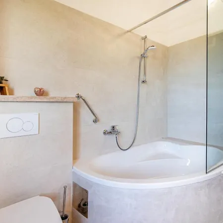 Villa Padova For 12 Persons Near Motovun With 84 M2 Infinity Pool With Panoramic View & Beautiful Garden *