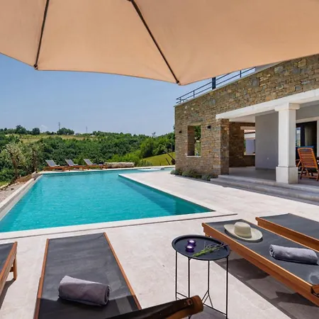 Padova For 12 Persons Near Motovun With 84 M2 Infinity Pool With Panoramic View & Beautiful Garden