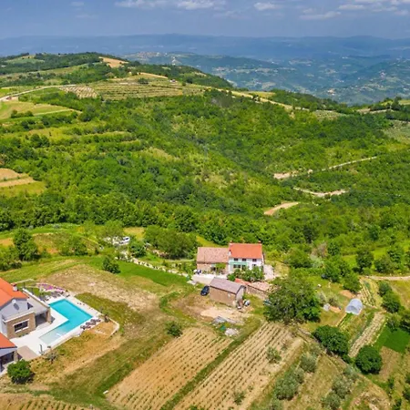 Villa Padova For 12 Persons Near Motovun With 84 M2 Infinity Pool With Panoramic View & Beautiful Garden Kascerga