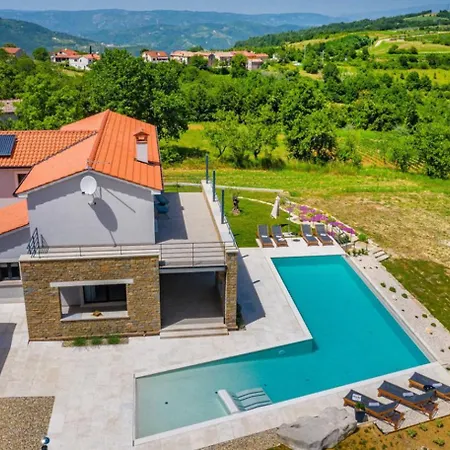 Padova For 12 Persons Near Motovun With 84 M2 Infinity Pool With Panoramic View & Beautiful Garden